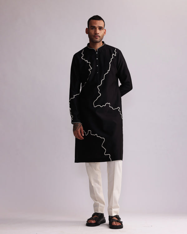 CONTOUR LINE EMBROIDERED KURTA SET